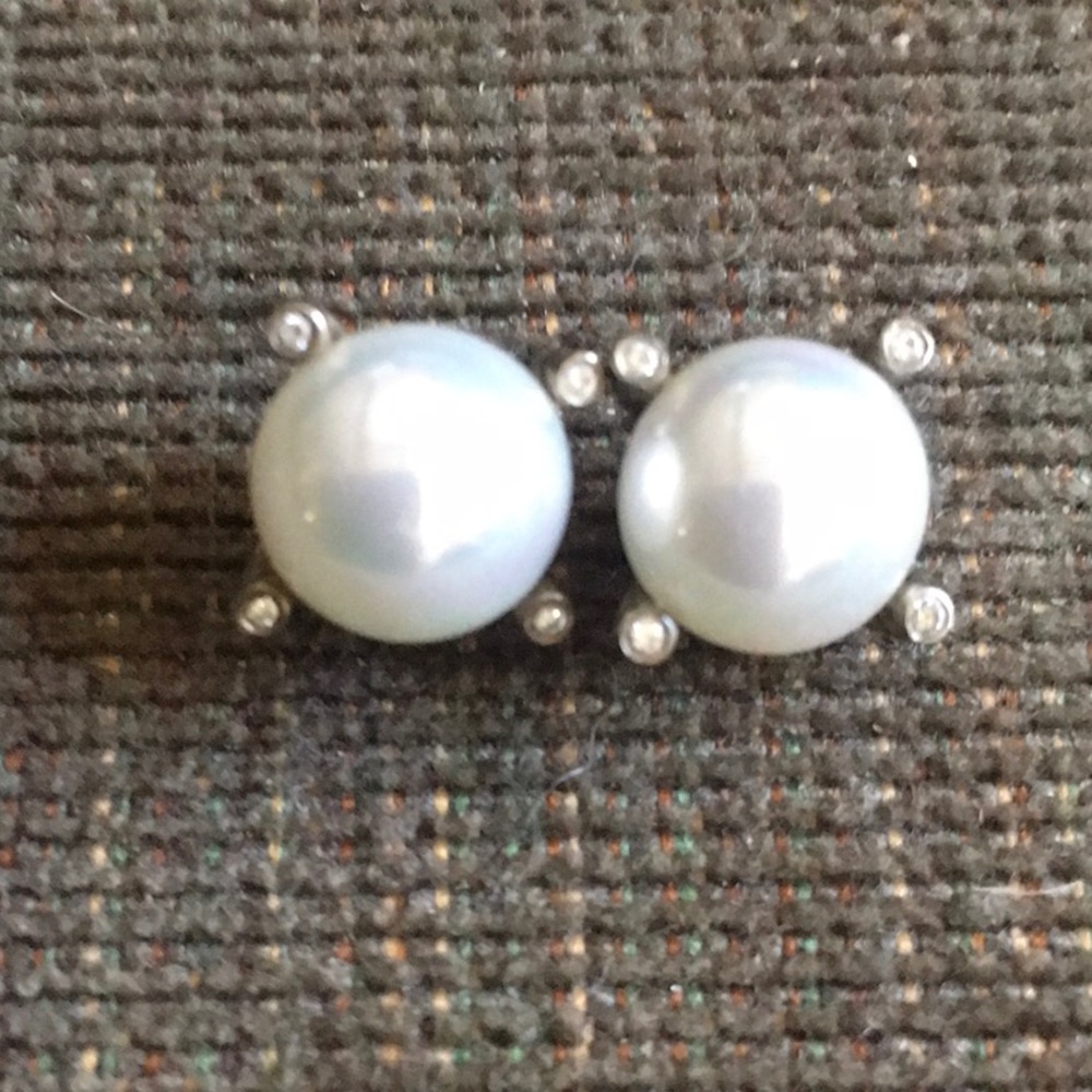 Authentic David Yurman Pearl Earrings w/diamonds